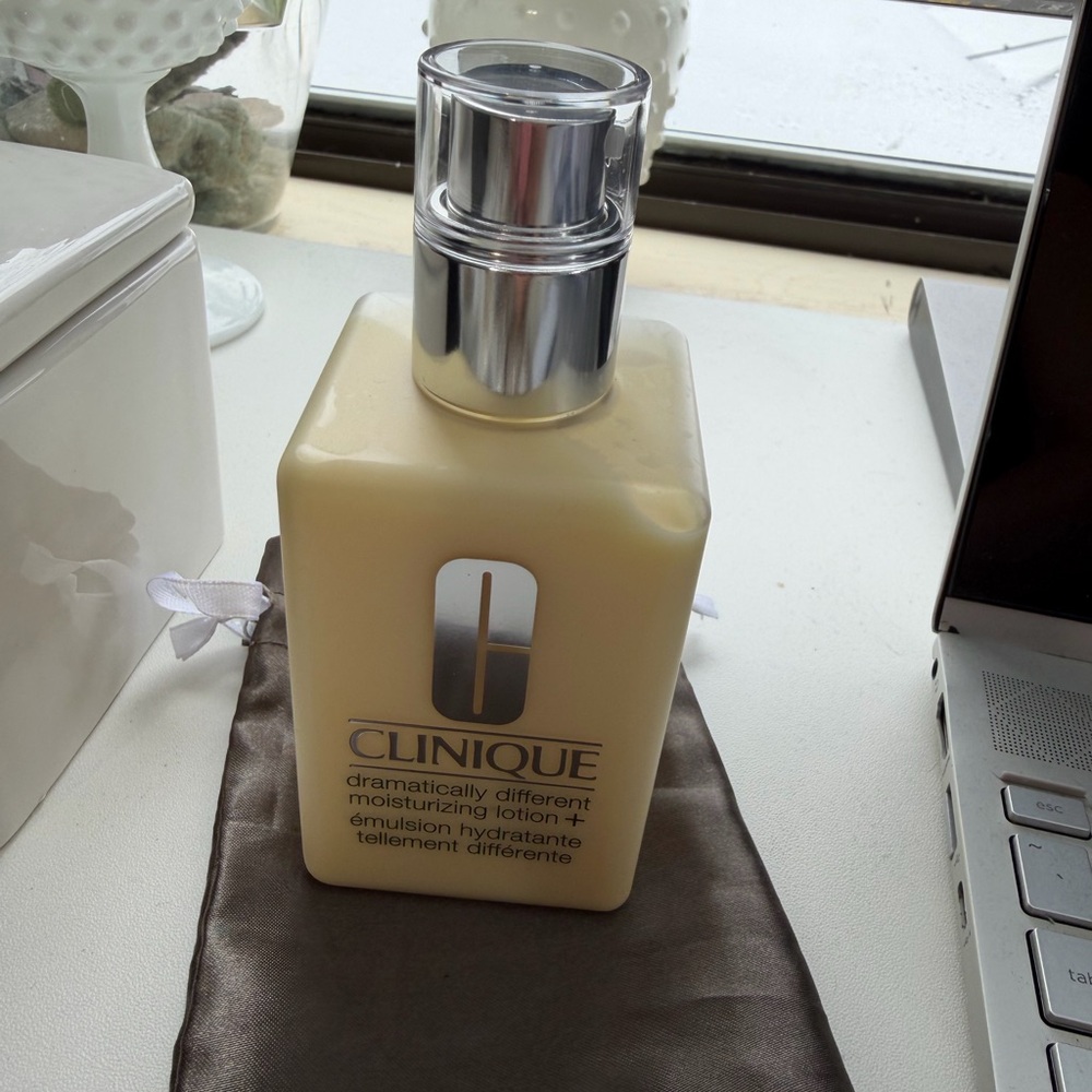 Clinique Hydrating Lotion in Cream - Picture 2 of 4